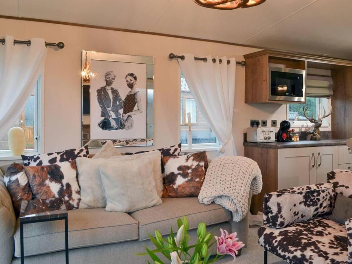 Luxury Boutique Style Lodge With Hot Tub Бринлингтон Экстерьер фото