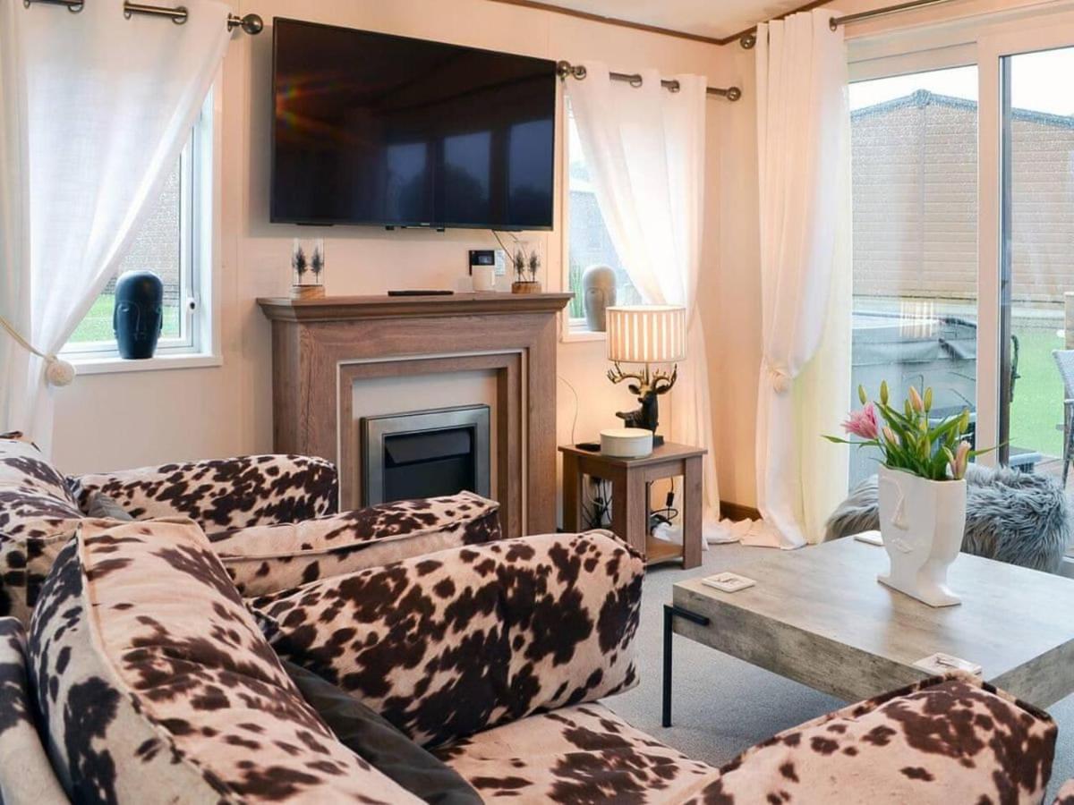 Luxury Boutique Style Lodge With Hot Tub Бринлингтон Экстерьер фото