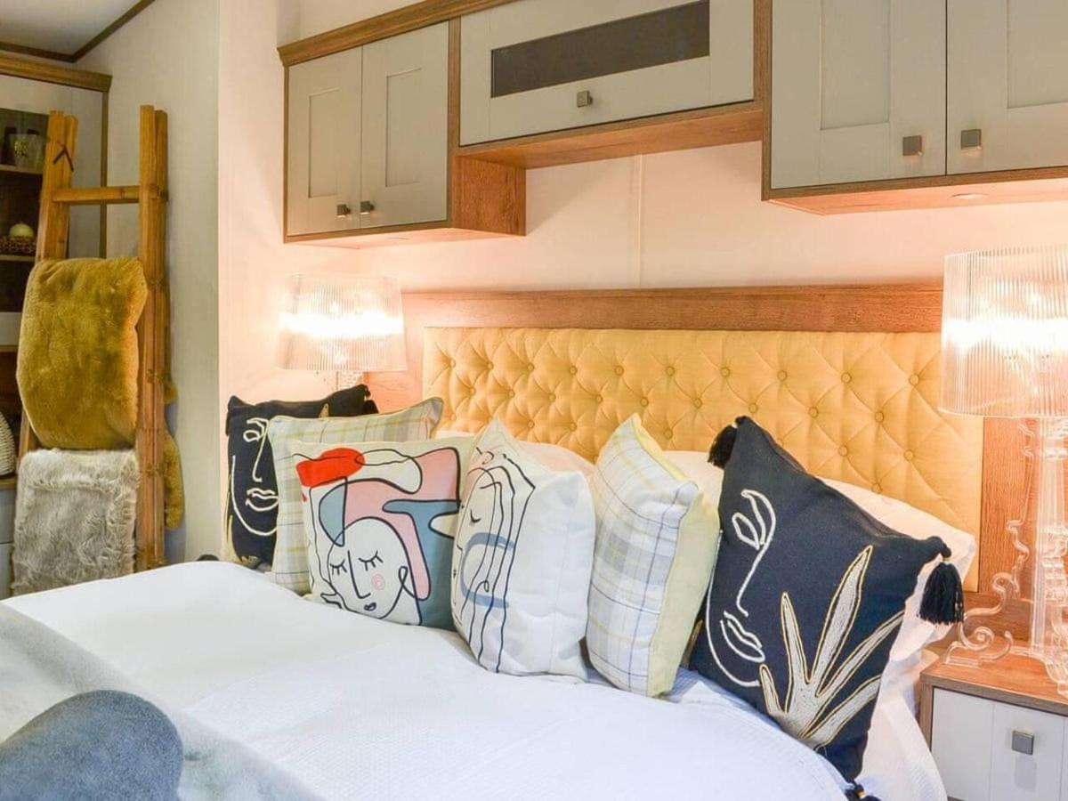 Luxury Boutique Style Lodge With Hot Tub Бринлингтон Экстерьер фото