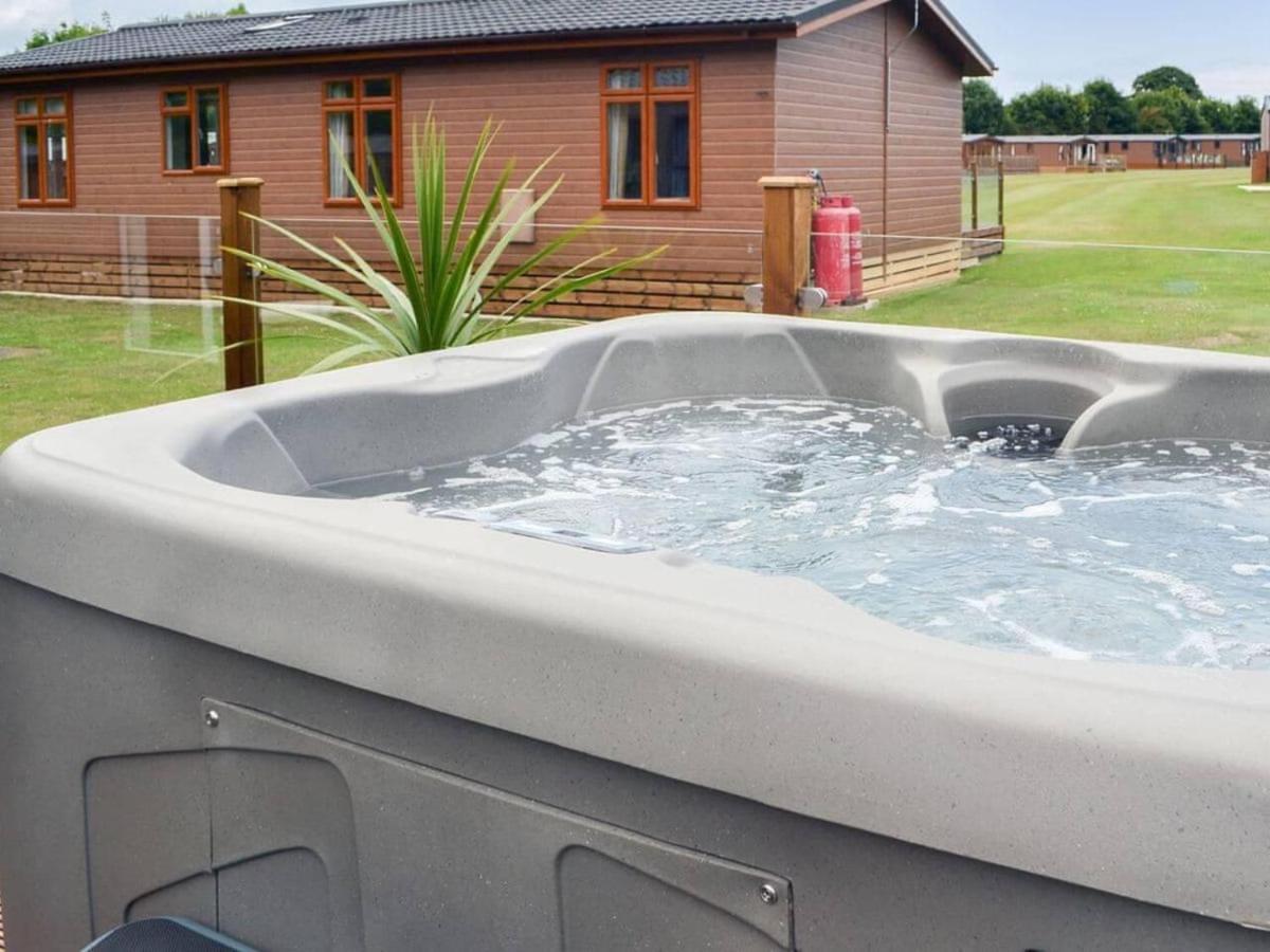 Luxury Boutique Style Lodge With Hot Tub Бринлингтон Экстерьер фото