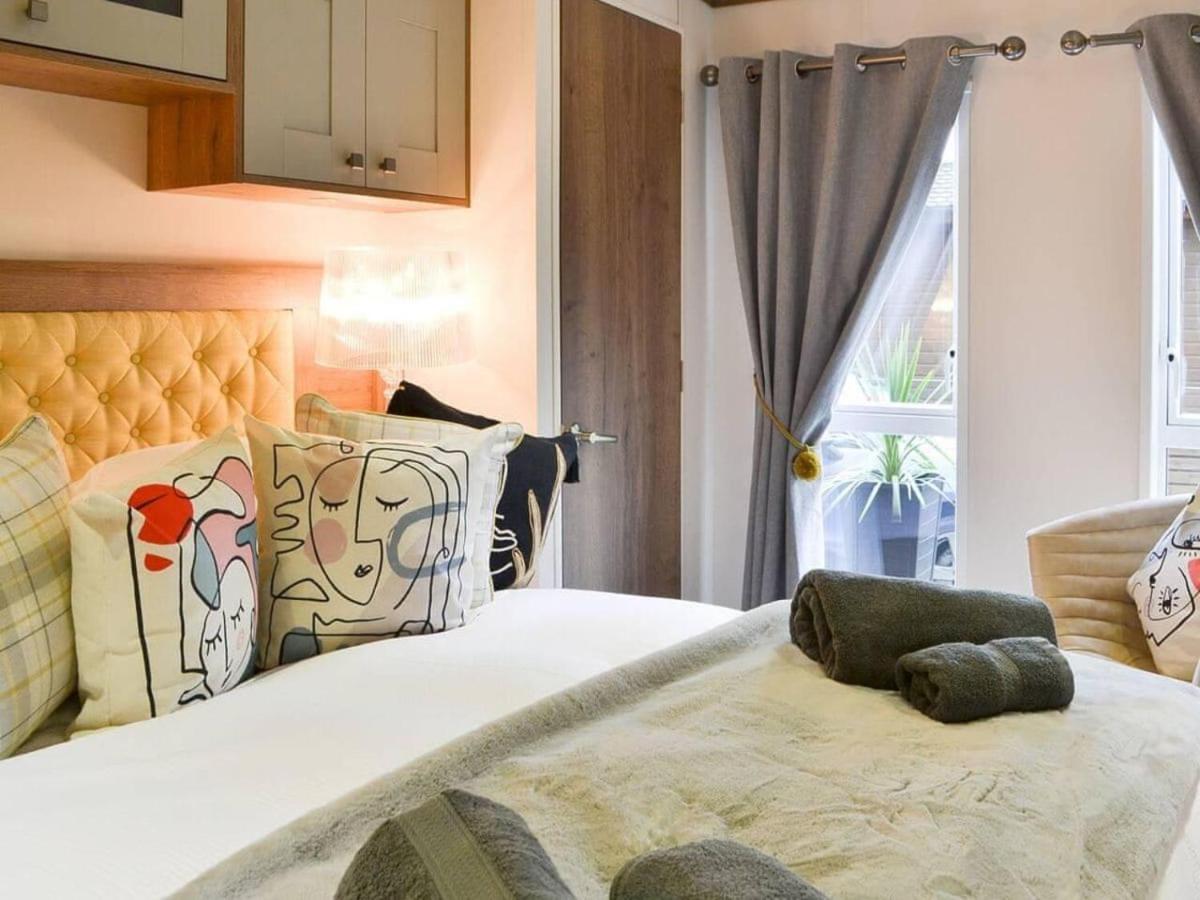 Luxury Boutique Style Lodge With Hot Tub Бринлингтон Экстерьер фото