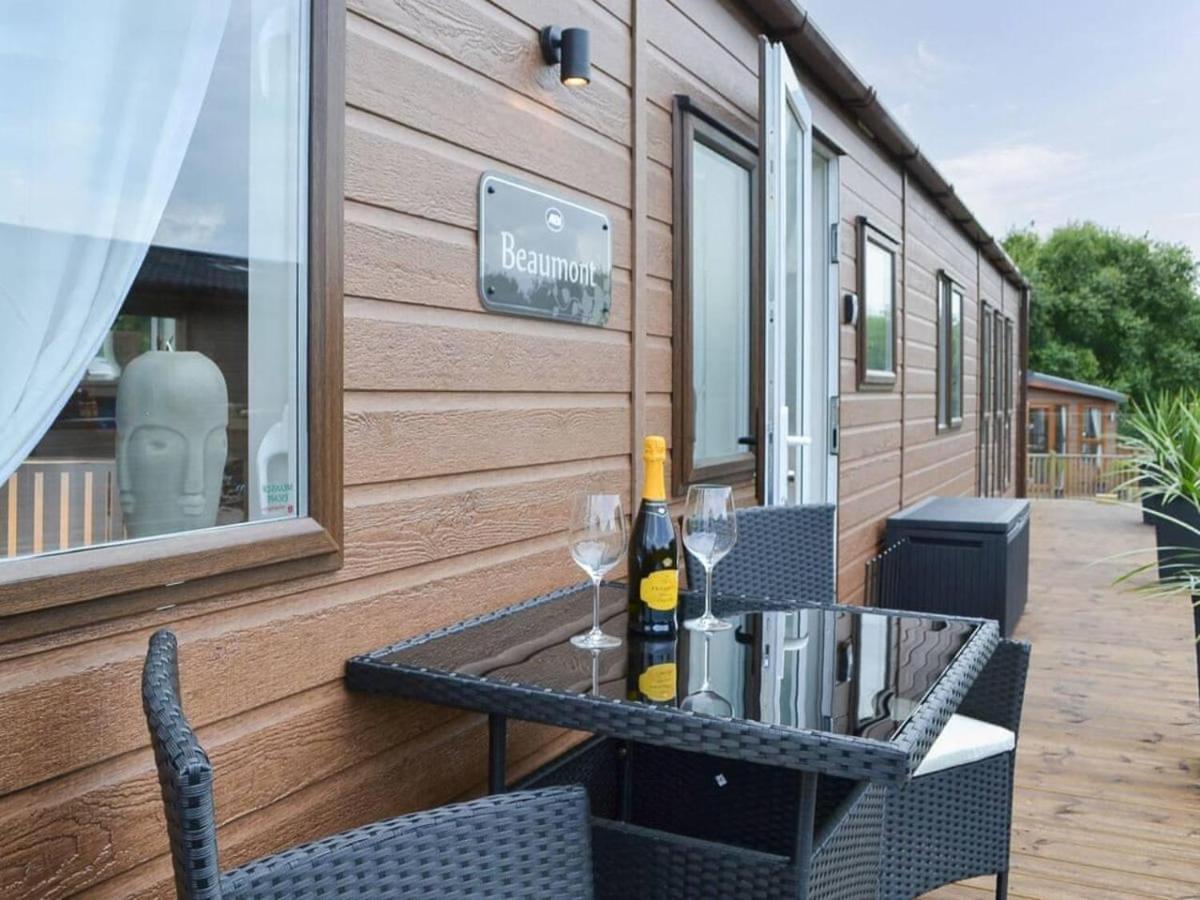Luxury Boutique Style Lodge With Hot Tub Бринлингтон Экстерьер фото