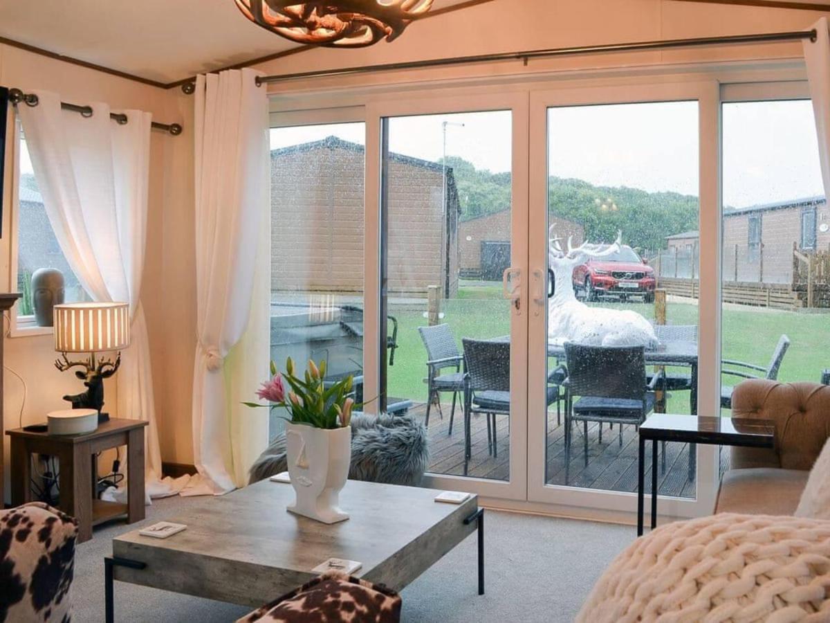 Luxury Boutique Style Lodge With Hot Tub Бринлингтон Экстерьер фото