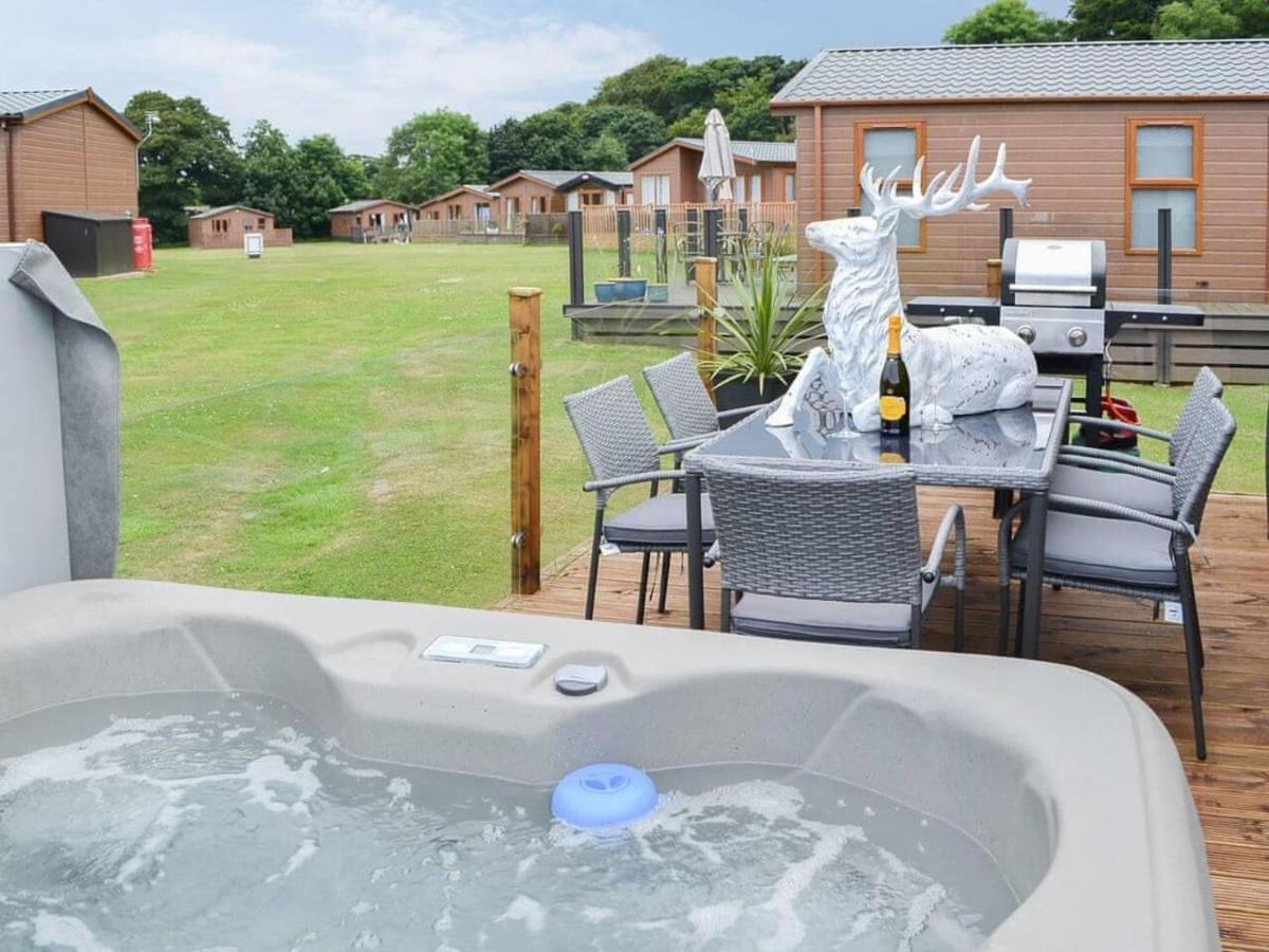 Luxury Boutique Style Lodge With Hot Tub Бринлингтон Экстерьер фото
